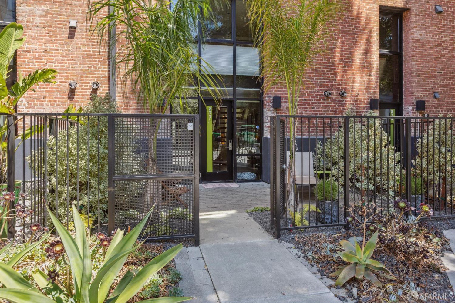 Photo #4: 425068460 Listing 