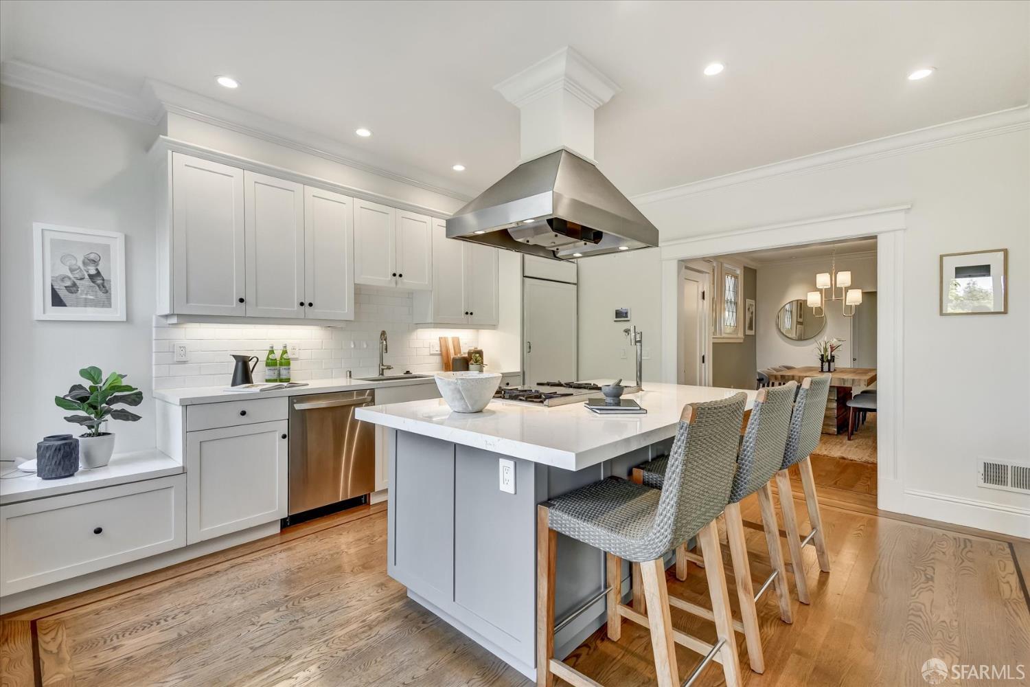 Detail Gallery Image 15 of 61 For 1028 Lombard St, San Francisco,  CA 94109 - 4 Beds | 3/1 Baths