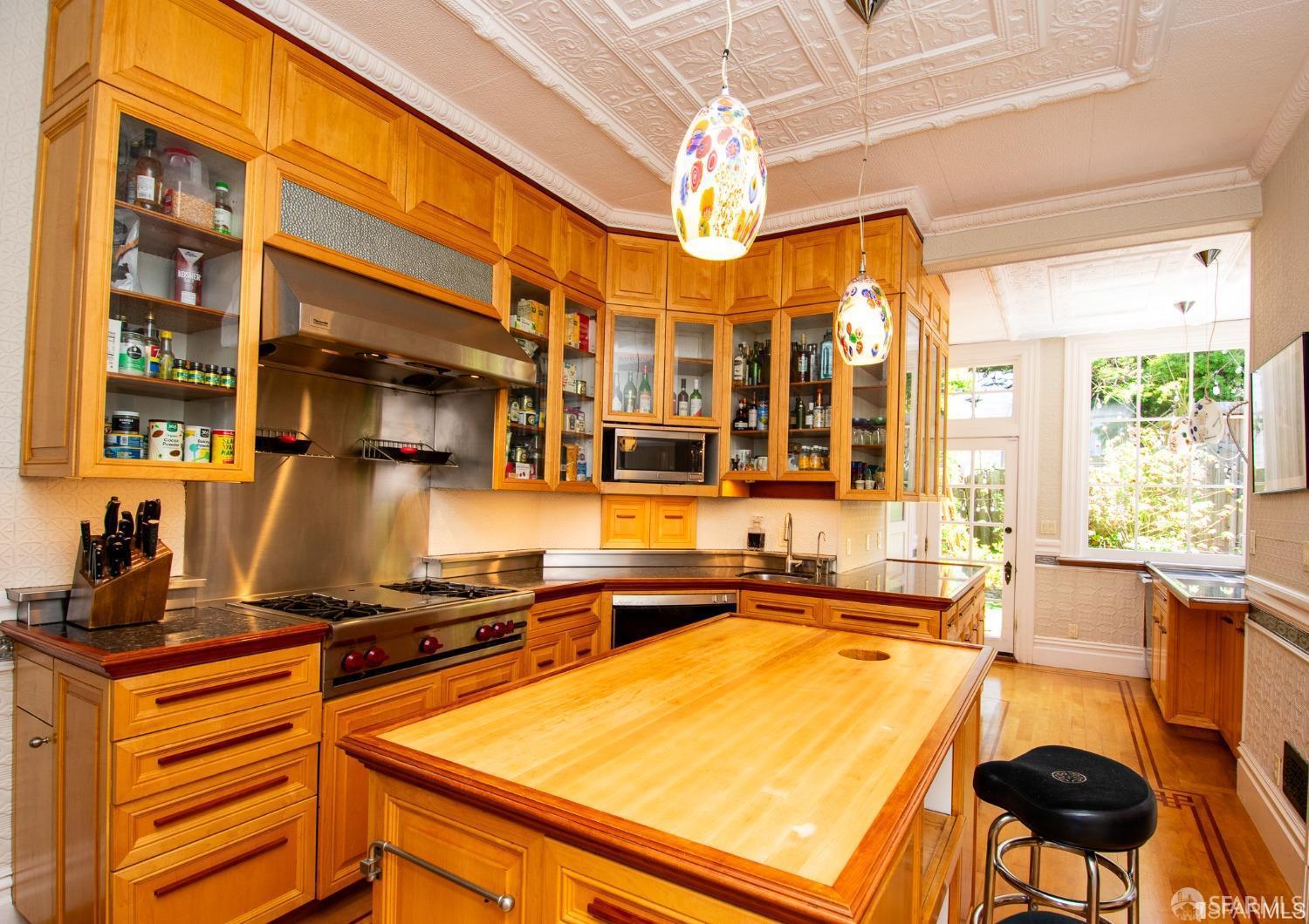 Detail Gallery Image 6 of 28 For 220 Downey St, San Francisco,  CA 94117 - 6 Beds | 4 Baths
