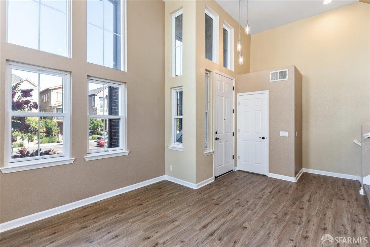 Detail Gallery Image 6 of 61 For 2933 1st St #1004,  Livermore,  CA 94550 - 3 Beds | 2/1 Baths