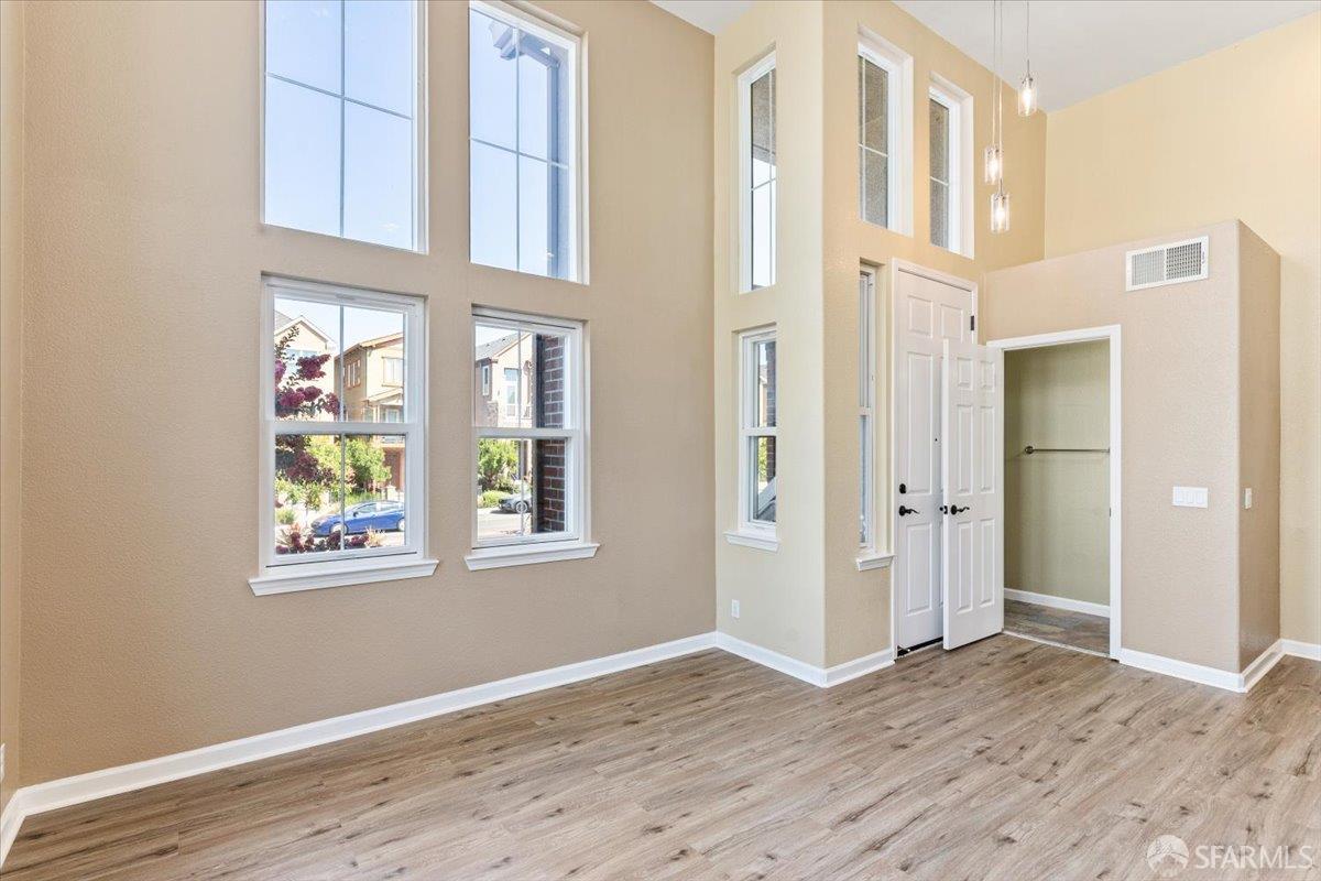 Detail Gallery Image 7 of 61 For 2933 1st St #1004,  Livermore,  CA 94550 - 3 Beds | 2/1 Baths