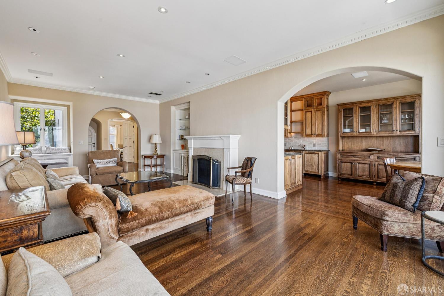 Detail Gallery Image 9 of 65 For 2518 Filbert St, San Francisco,  CA 94123 - 4 Beds | 3/1 Baths