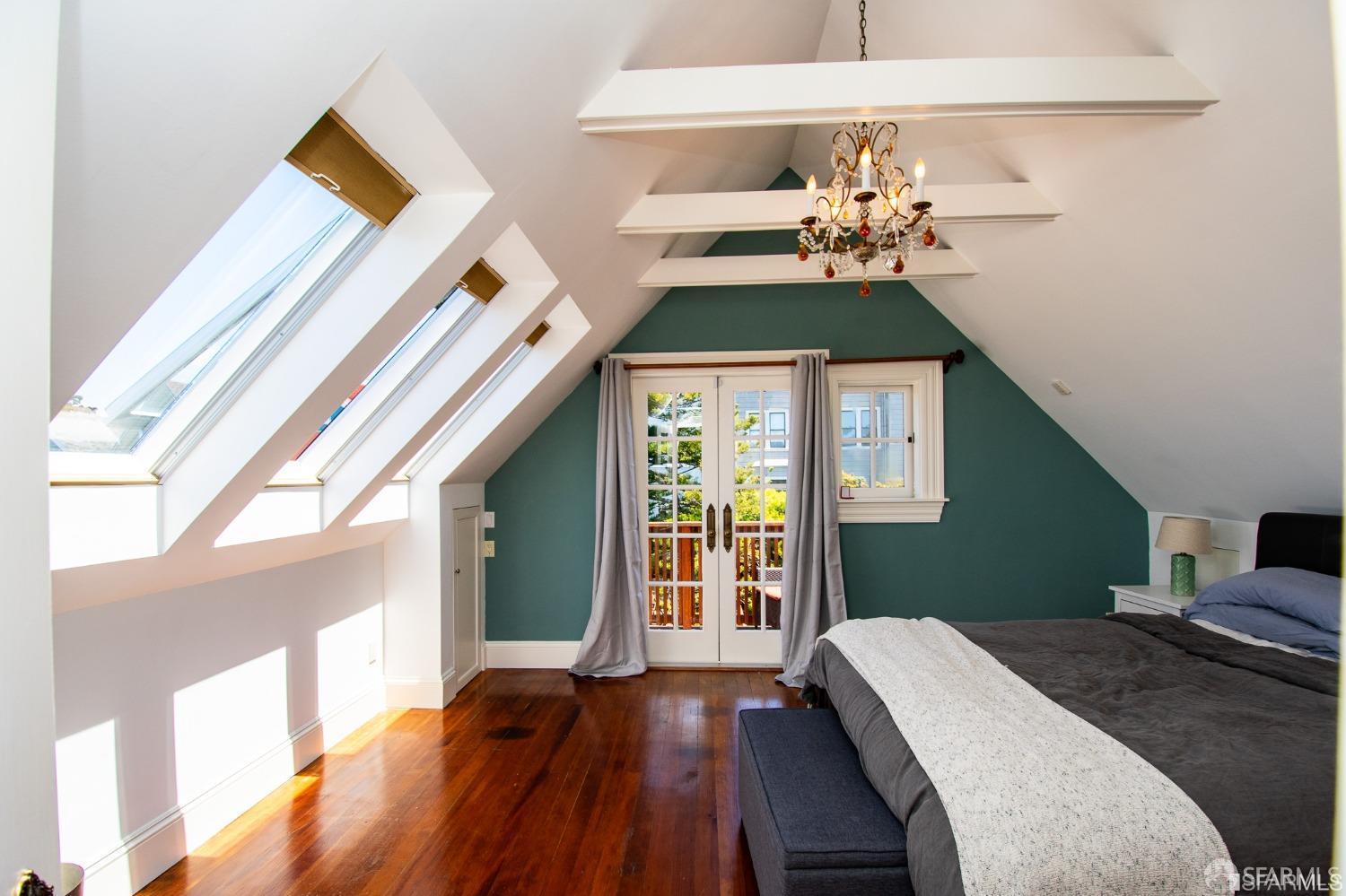 Detail Gallery Image 16 of 28 For 220 Downey St, San Francisco,  CA 94117 - 6 Beds | 4 Baths