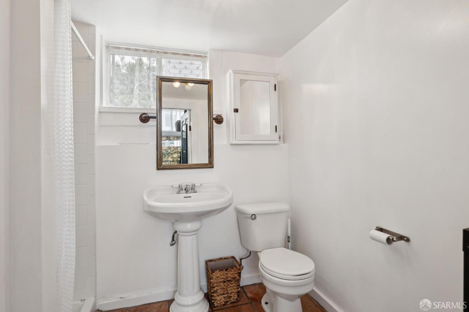 Detail Gallery Image 56 of 57 For 560 Lyon St, San Francisco,  CA 94117 - 4 Beds | 2/1 Baths