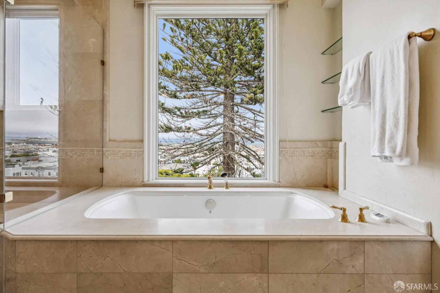 Detail Gallery Image 31 of 65 For 2518 Filbert St, San Francisco,  CA 94123 - 4 Beds | 3/1 Baths