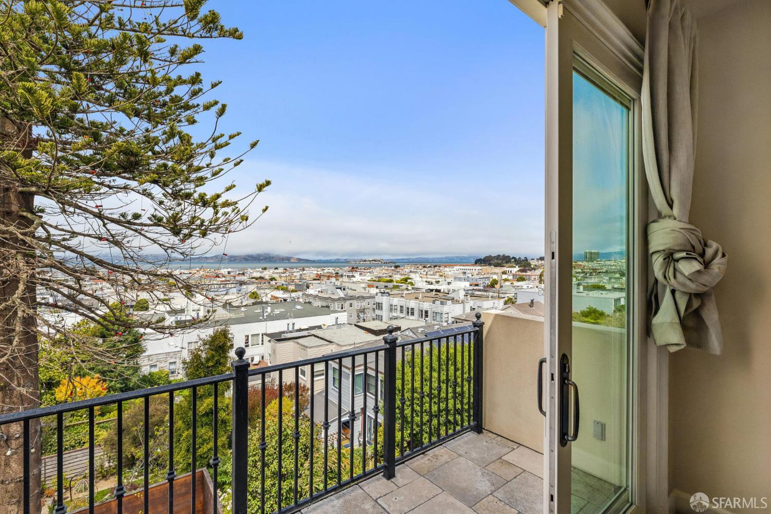 Detail Gallery Image 25 of 65 For 2518 Filbert St, San Francisco,  CA 94123 - 4 Beds | 3/1 Baths