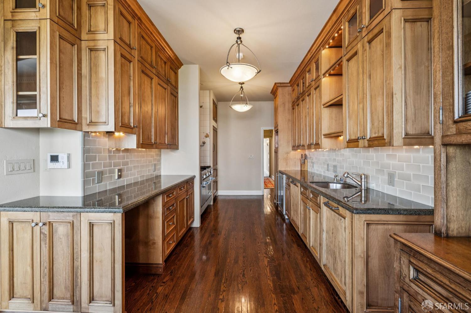 Detail Gallery Image 16 of 65 For 2518 Filbert St, San Francisco,  CA 94123 - 4 Beds | 3/1 Baths