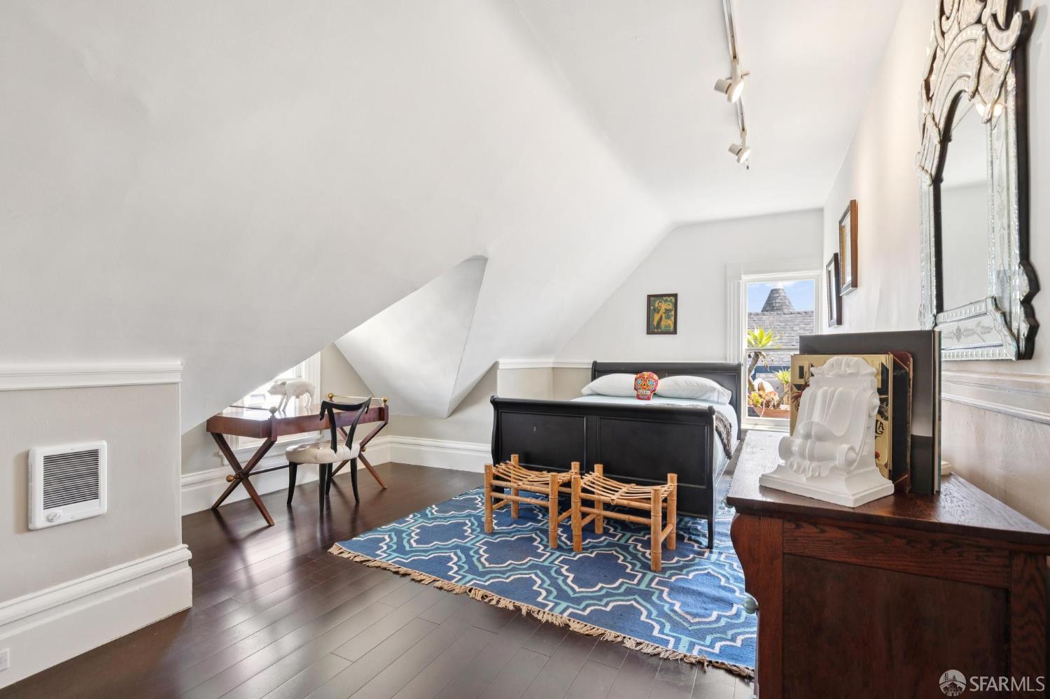Detail Gallery Image 43 of 57 For 560 Lyon St, San Francisco,  CA 94117 - 4 Beds | 2/1 Baths