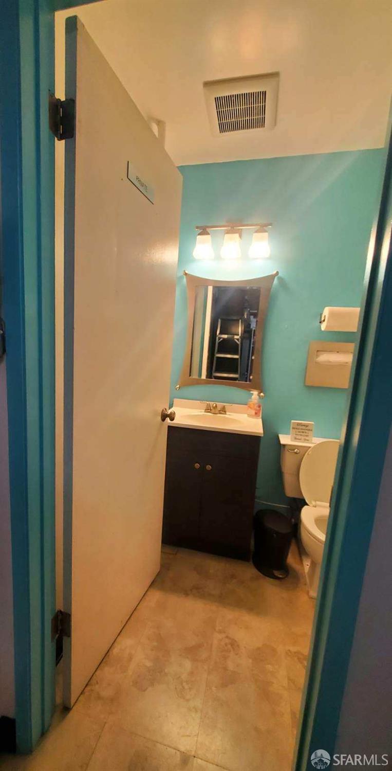 Detail Gallery Image 8 of 10 For 18 Bayhill Ctr, San Bruno,  CA 94066 - – Beds | – Baths