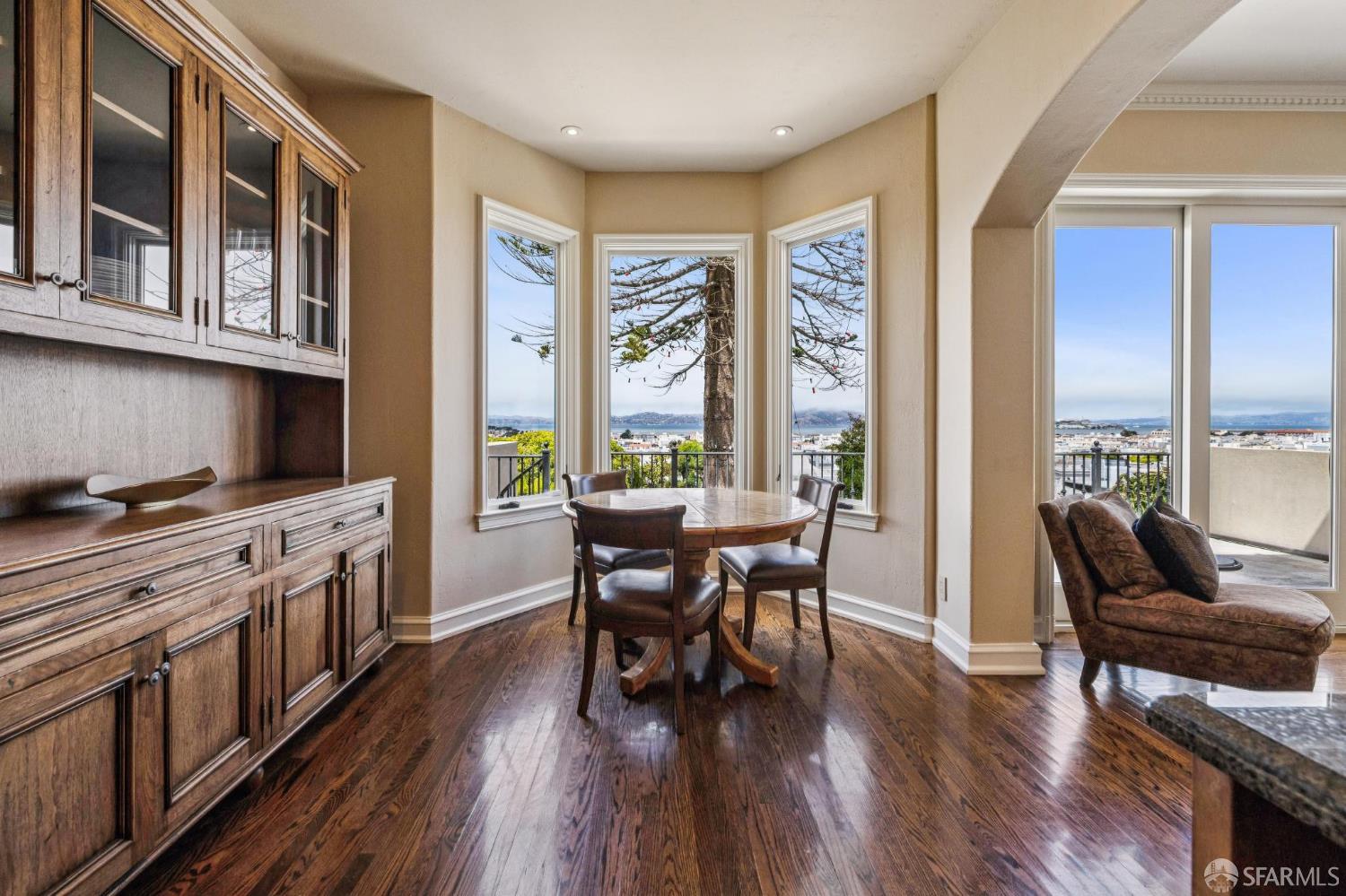 Detail Gallery Image 15 of 65 For 2518 Filbert St, San Francisco,  CA 94123 - 4 Beds | 3/1 Baths