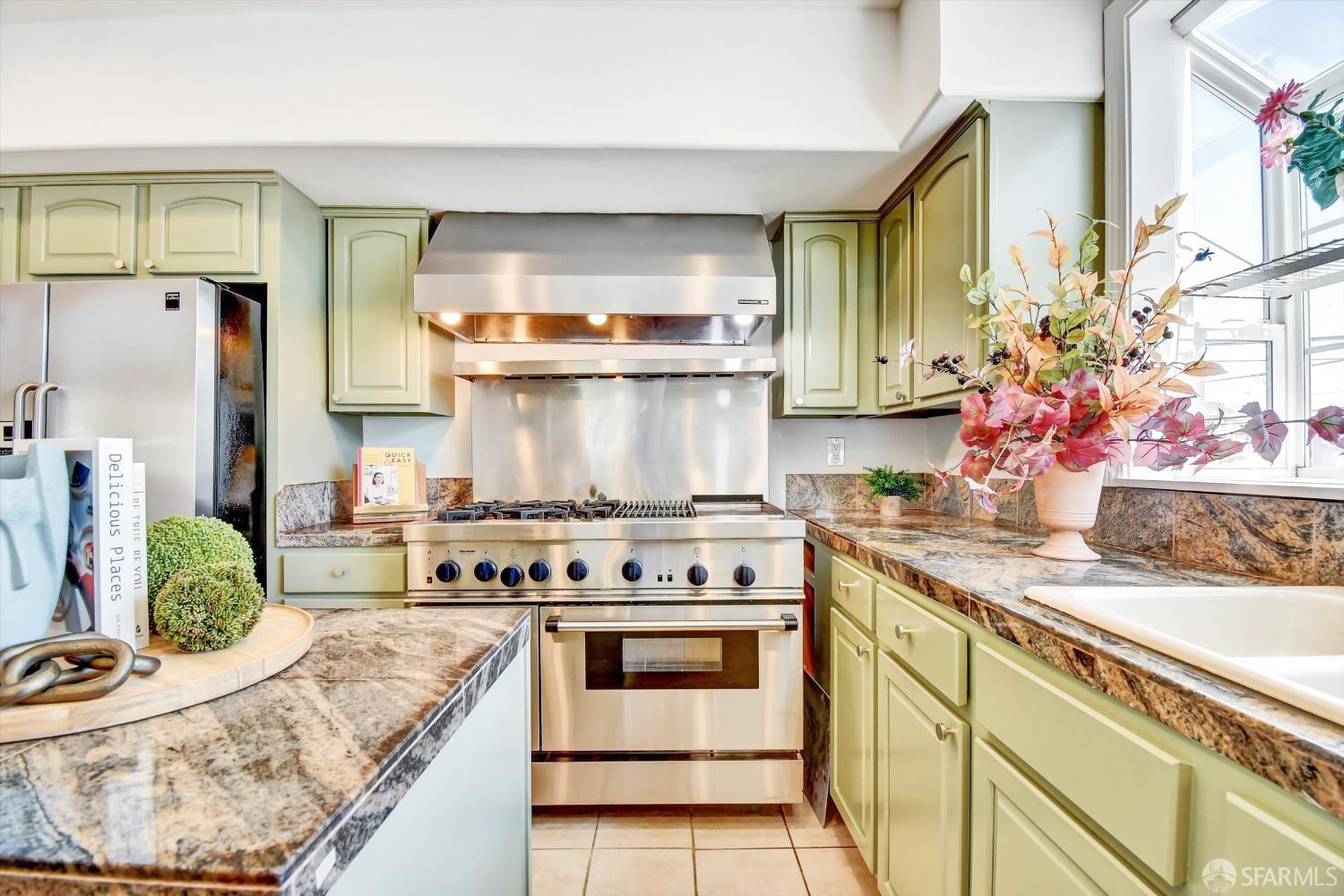 Detail Gallery Image 16 of 60 For 900 Huron Ave, San Francisco,  CA 94112 - 4 Beds | 3 Baths