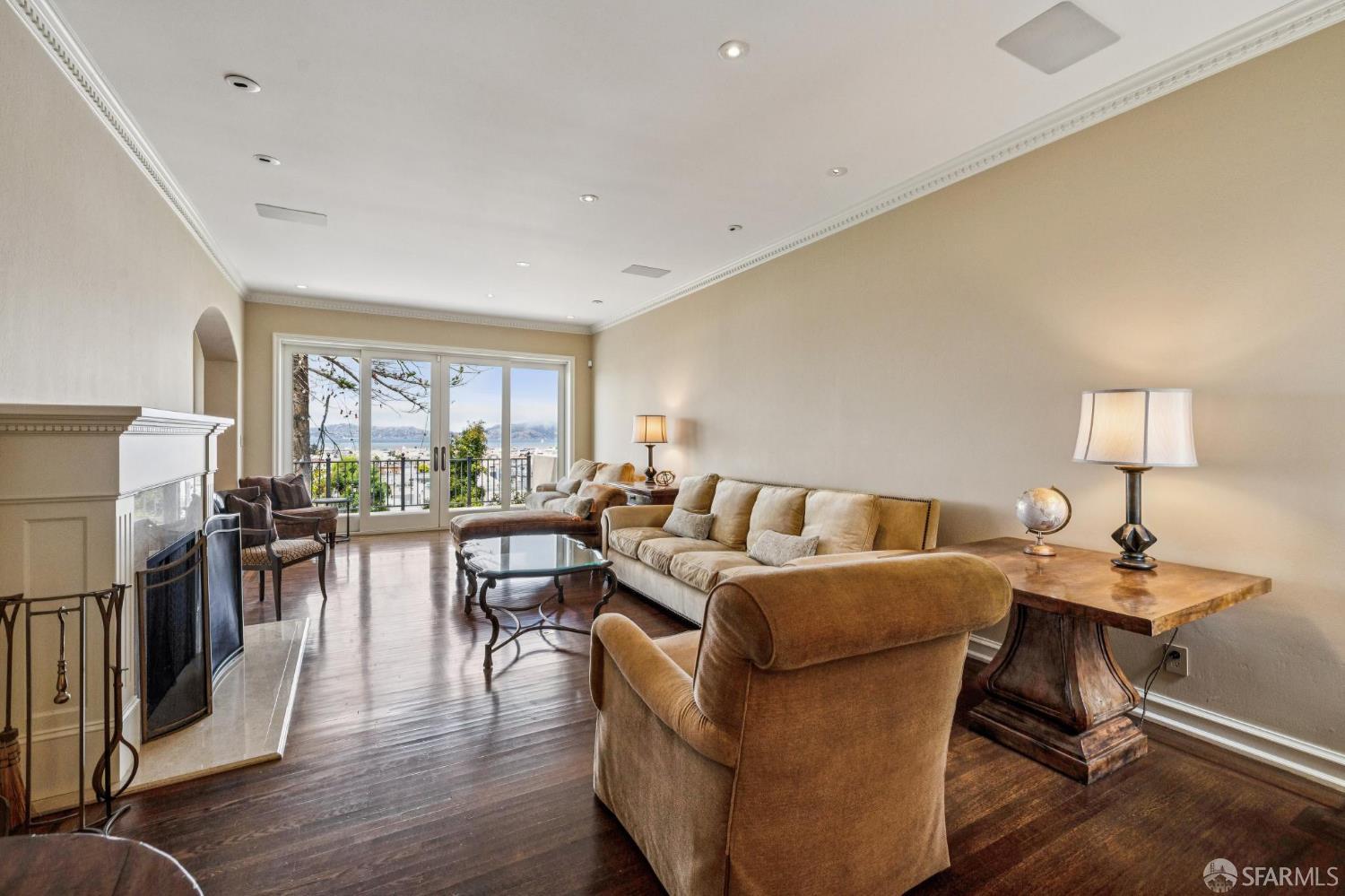 Detail Gallery Image 6 of 65 For 2518 Filbert St, San Francisco,  CA 94123 - 4 Beds | 3/1 Baths