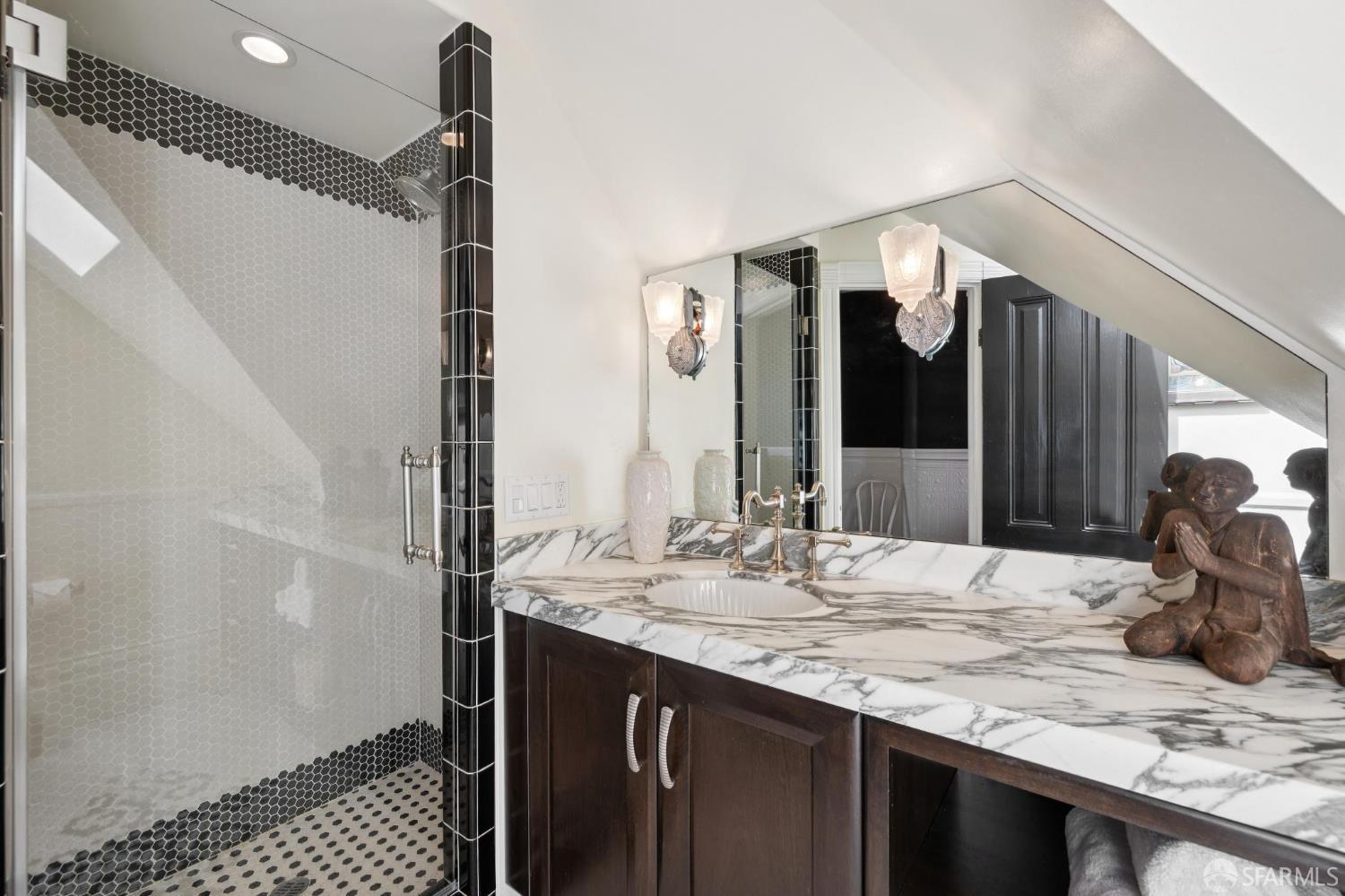 Detail Gallery Image 46 of 57 For 560 Lyon St, San Francisco,  CA 94117 - 4 Beds | 2/1 Baths