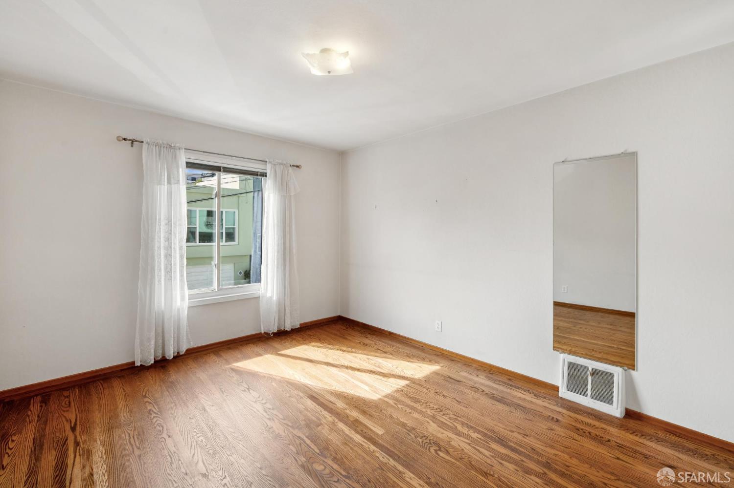 Detail Gallery Image 17 of 28 For 151 Putnam St, San Francisco,  CA 94110 - 2 Beds | 1 Baths