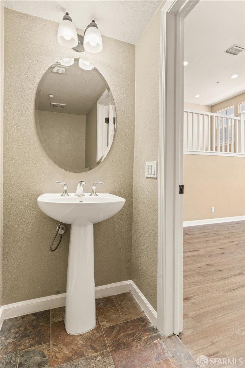 Detail Gallery Image 8 of 61 For 2933 1st St #1004,  Livermore,  CA 94550 - 3 Beds | 2/1 Baths