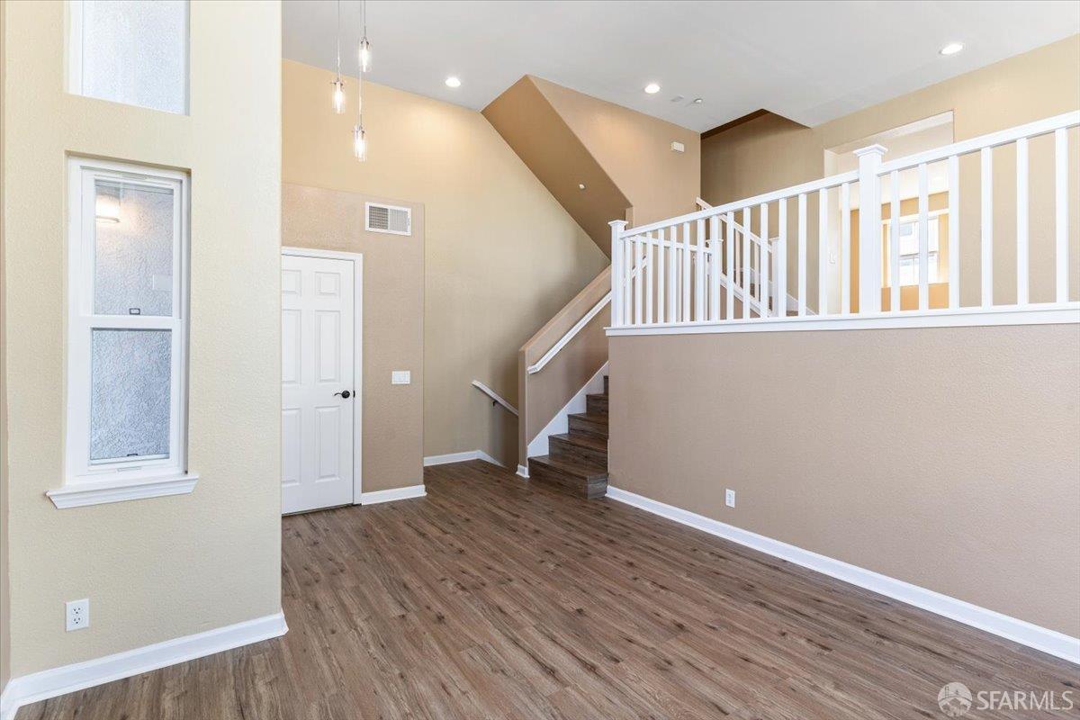 Detail Gallery Image 9 of 61 For 2933 1st St #1004,  Livermore,  CA 94550 - 3 Beds | 2/1 Baths