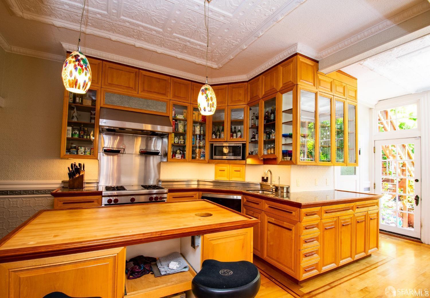 Detail Gallery Image 5 of 28 For 220 Downey St, San Francisco,  CA 94117 - 6 Beds | 4 Baths