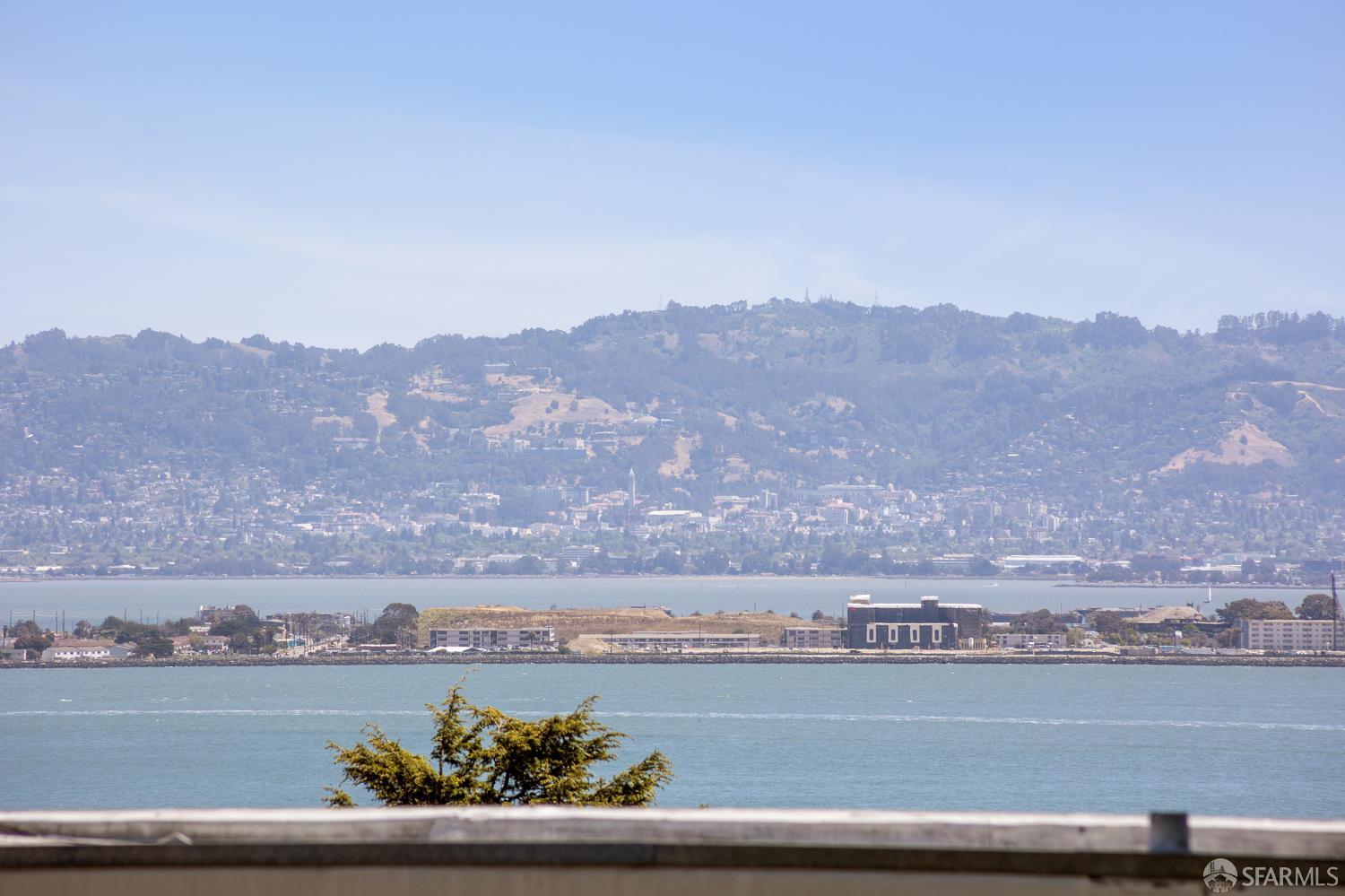Detail Gallery Image 13 of 61 For 1028 Lombard St, San Francisco,  CA 94109 - 4 Beds | 3/1 Baths