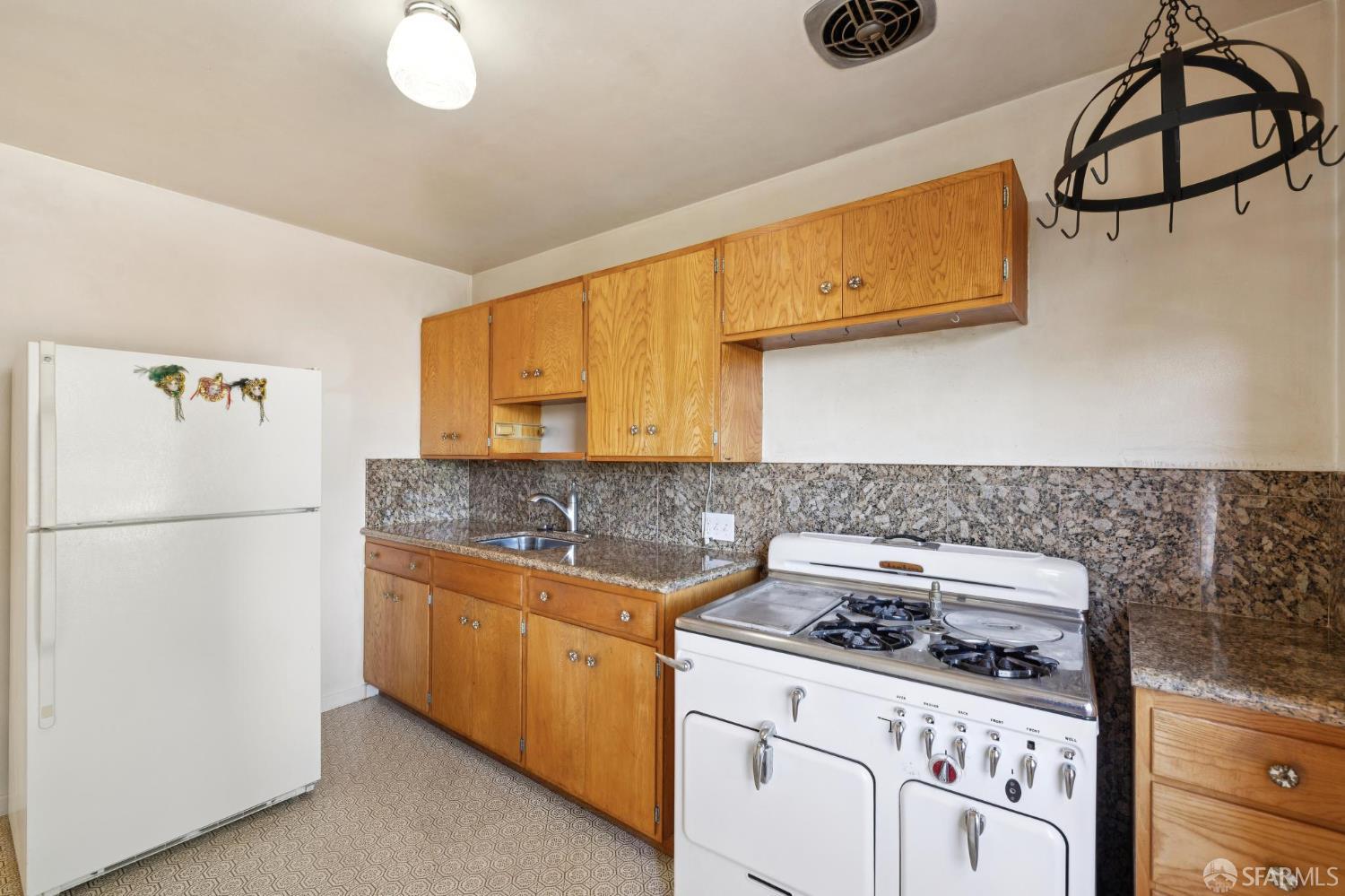 Detail Gallery Image 11 of 28 For 151 Putnam St, San Francisco,  CA 94110 - 2 Beds | 1 Baths