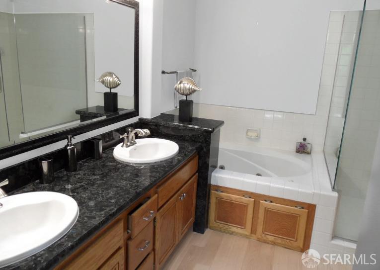 Detail Gallery Image 10 of 12 For 441 Camille Cir #13,  San Jose,  CA 95134 - 3 Beds | 2/1 Baths