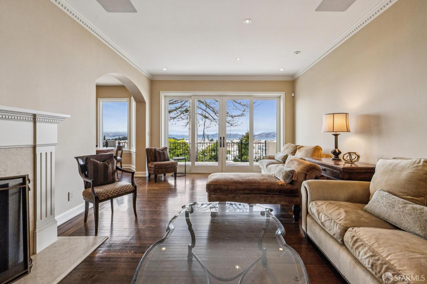 Detail Gallery Image 7 of 65 For 2518 Filbert St, San Francisco,  CA 94123 - 4 Beds | 3/1 Baths