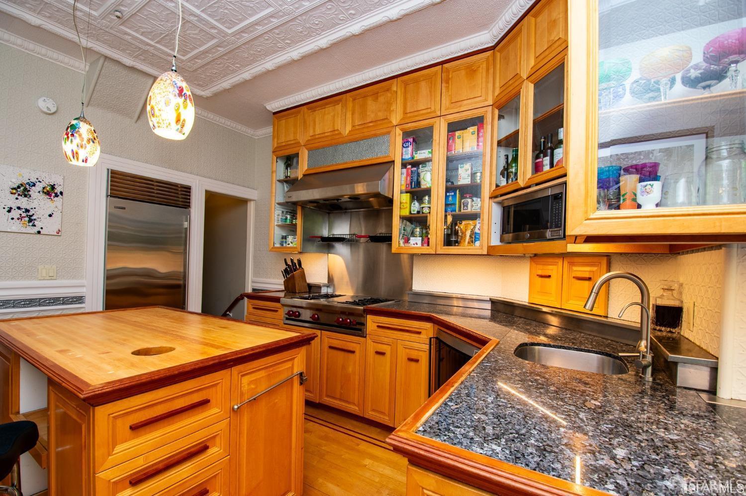 Detail Gallery Image 7 of 28 For 220 Downey St, San Francisco,  CA 94117 - 6 Beds | 4 Baths