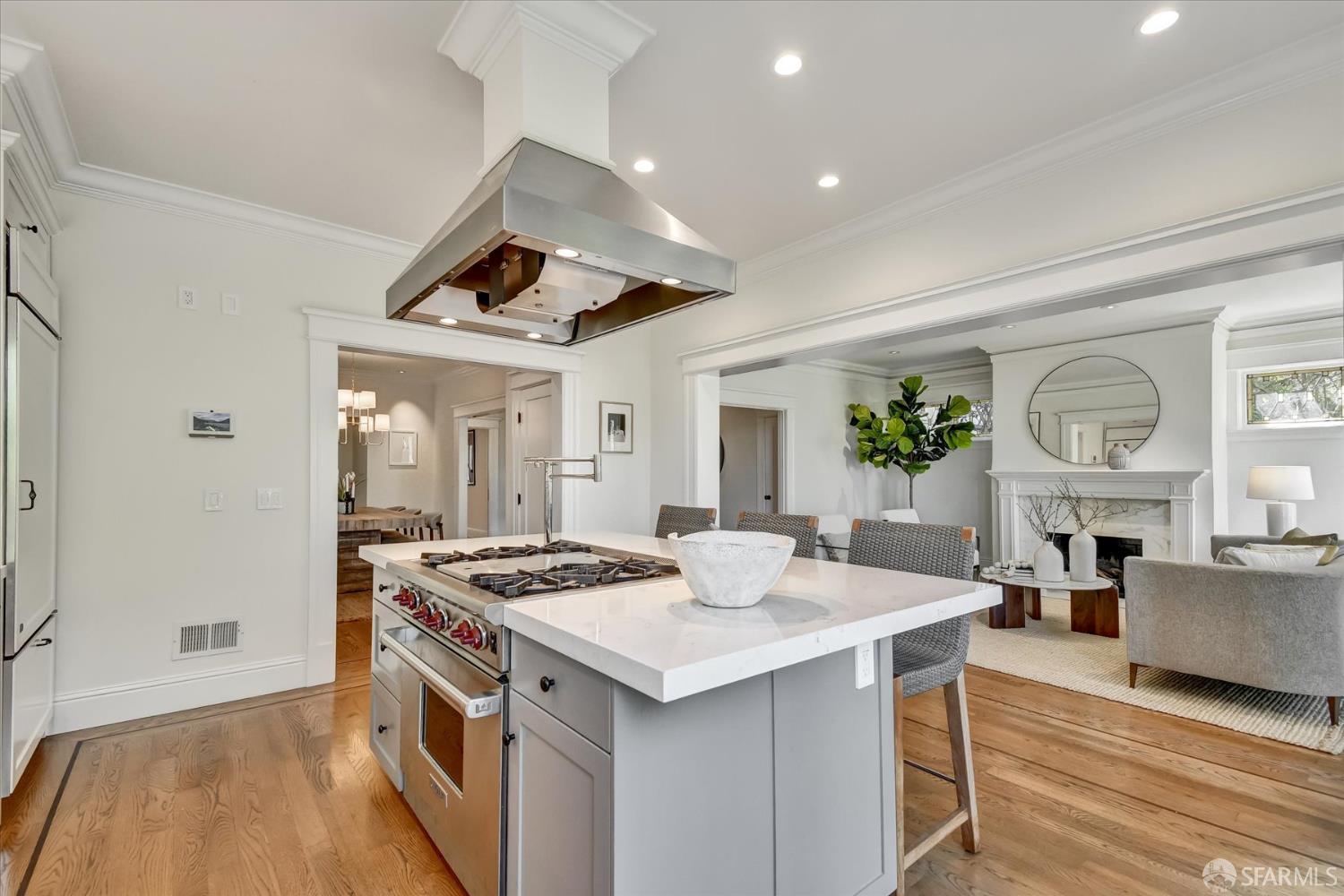 Detail Gallery Image 16 of 61 For 1028 Lombard St, San Francisco,  CA 94109 - 4 Beds | 3/1 Baths