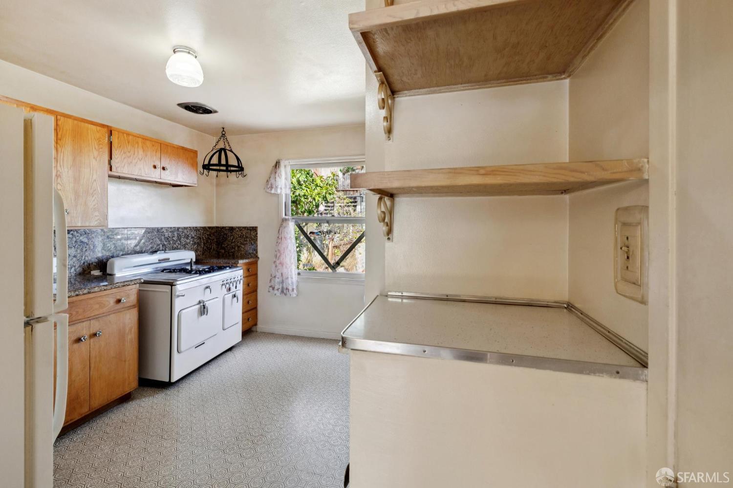 Detail Gallery Image 10 of 28 For 151 Putnam St, San Francisco,  CA 94110 - 2 Beds | 1 Baths