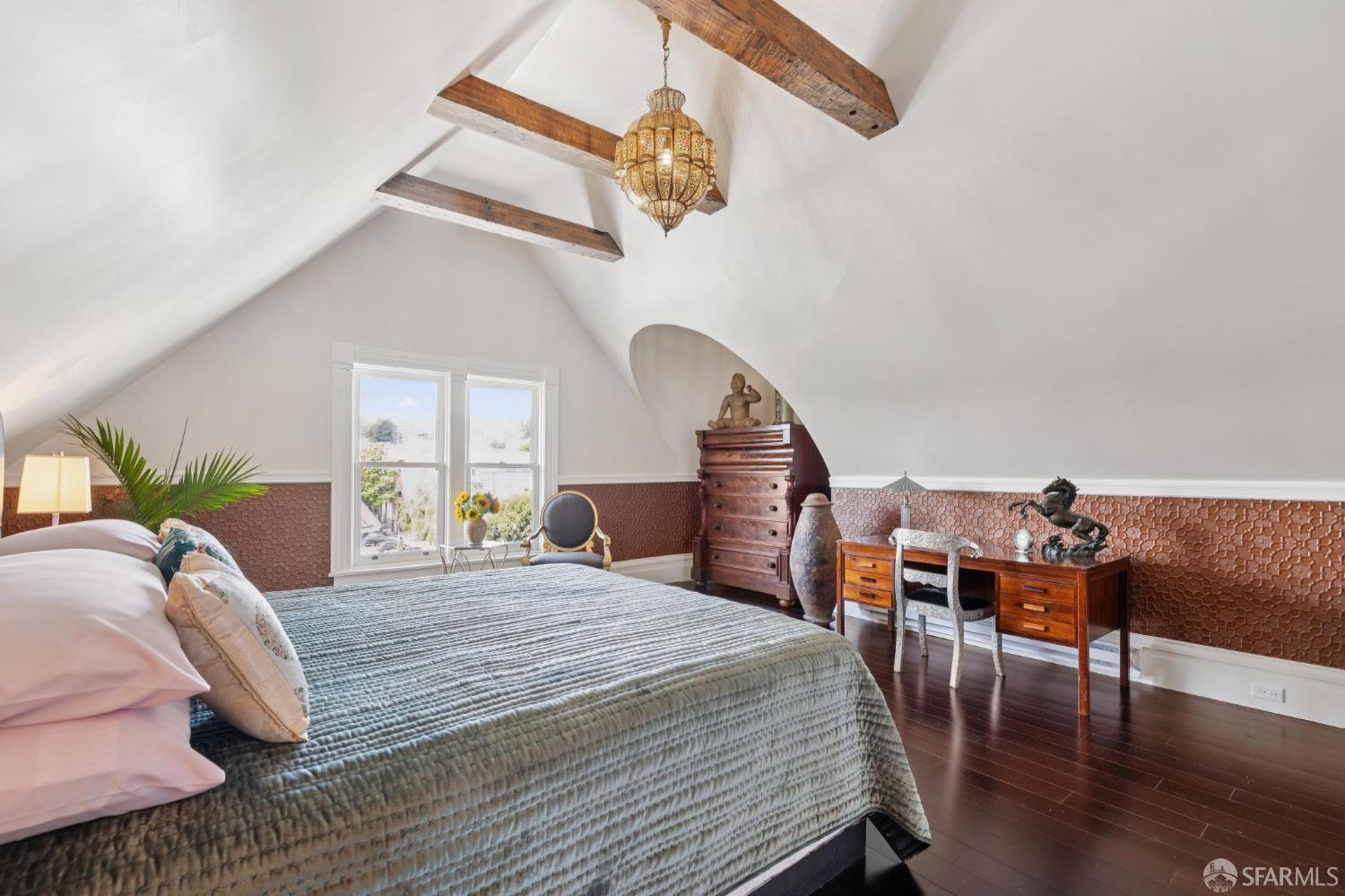 Detail Gallery Image 31 of 57 For 560 Lyon St, San Francisco,  CA 94117 - 4 Beds | 2/1 Baths