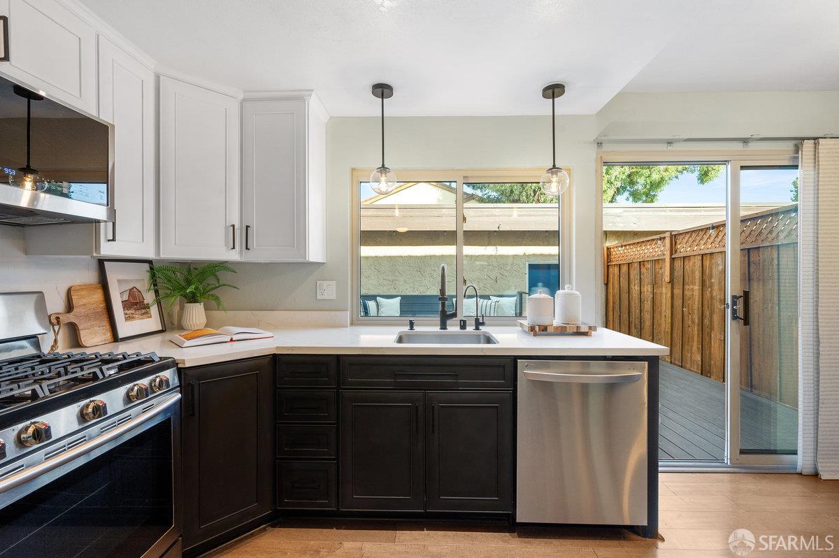 Detail Gallery Image 10 of 34 For 2369 Mabury Rd, San Jose,  CA 95133 - 2 Beds | 1/1 Baths