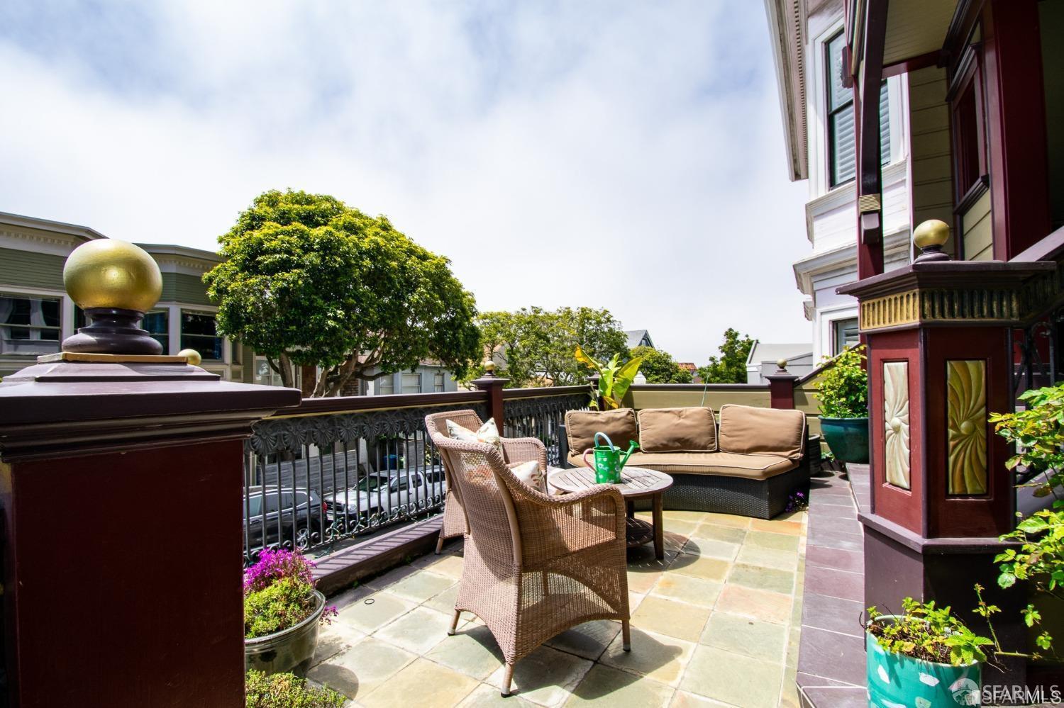 Detail Gallery Image 2 of 28 For 220 Downey St, San Francisco,  CA 94117 - 6 Beds | 4 Baths