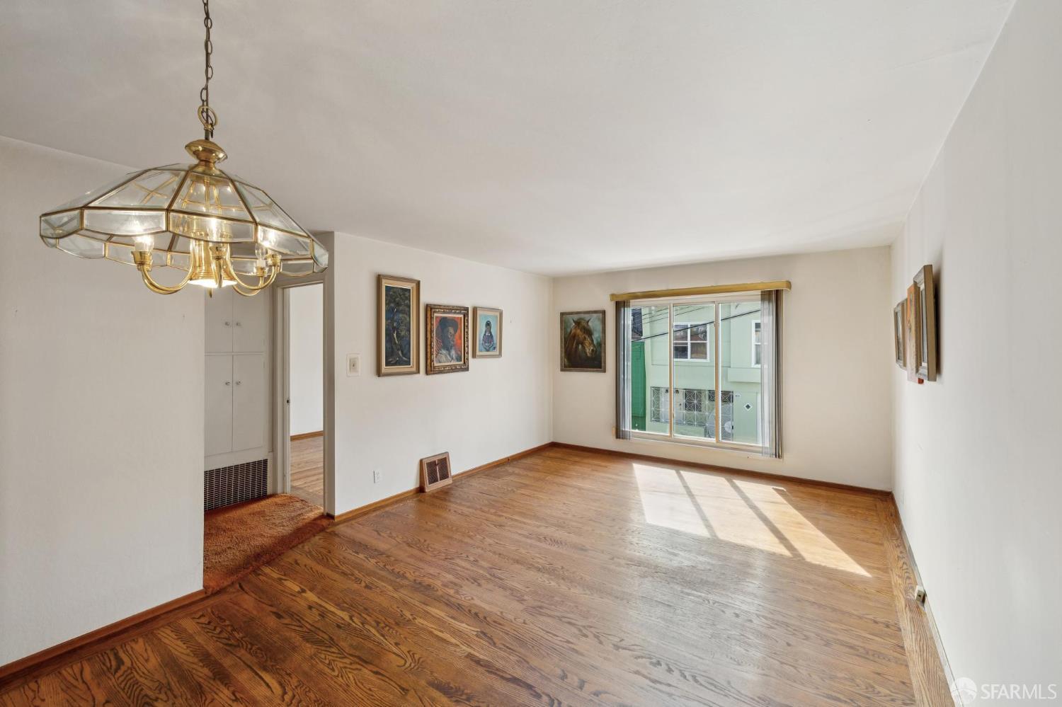 Detail Gallery Image 3 of 28 For 151 Putnam St, San Francisco,  CA 94110 - 2 Beds | 1 Baths