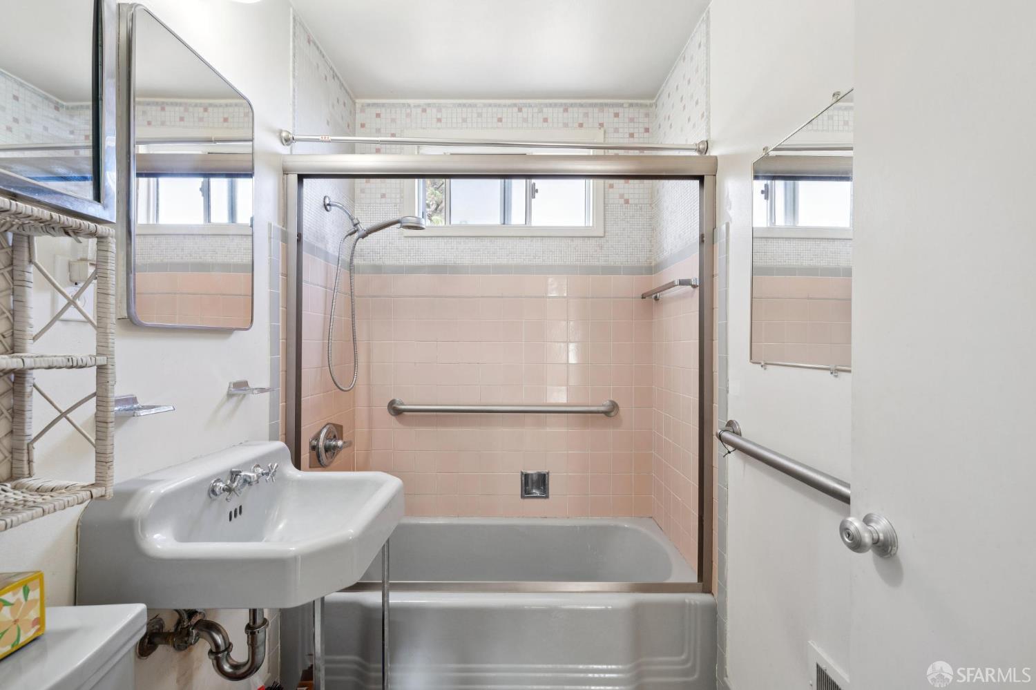 Detail Gallery Image 19 of 28 For 151 Putnam St, San Francisco,  CA 94110 - 2 Beds | 1 Baths