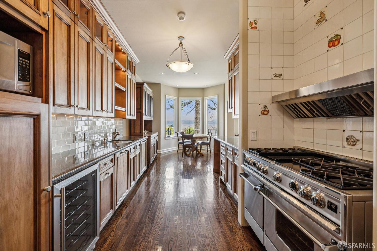 Detail Gallery Image 17 of 65 For 2518 Filbert St, San Francisco,  CA 94123 - 4 Beds | 3/1 Baths