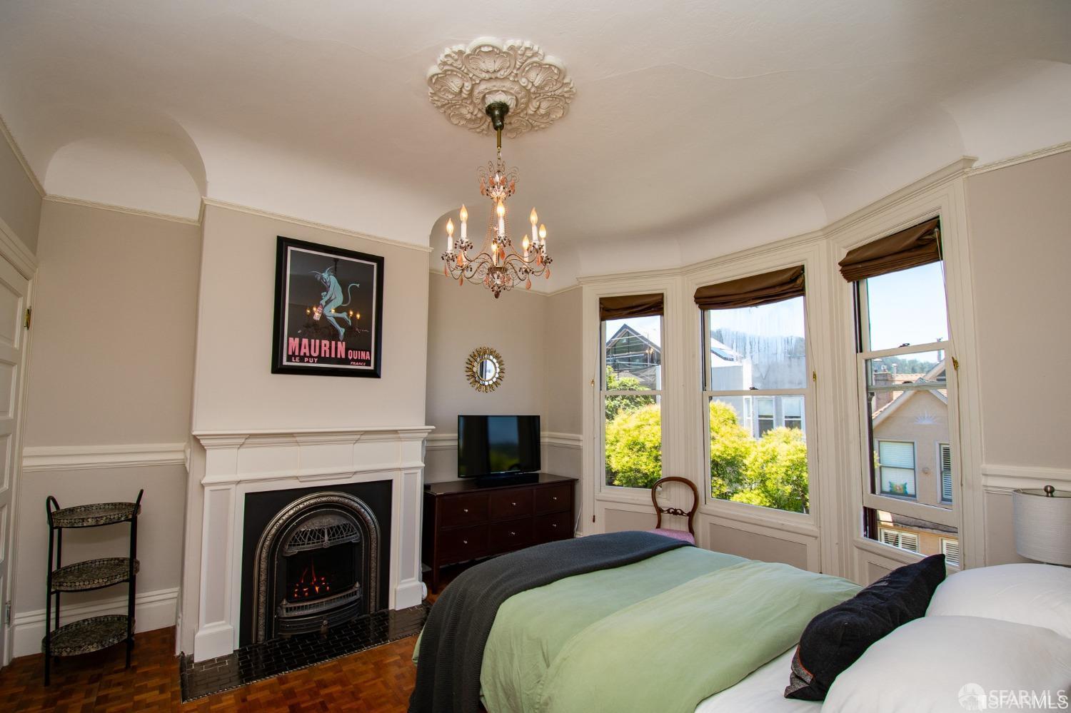 Detail Gallery Image 12 of 28 For 220 Downey St, San Francisco,  CA 94117 - 6 Beds | 4 Baths