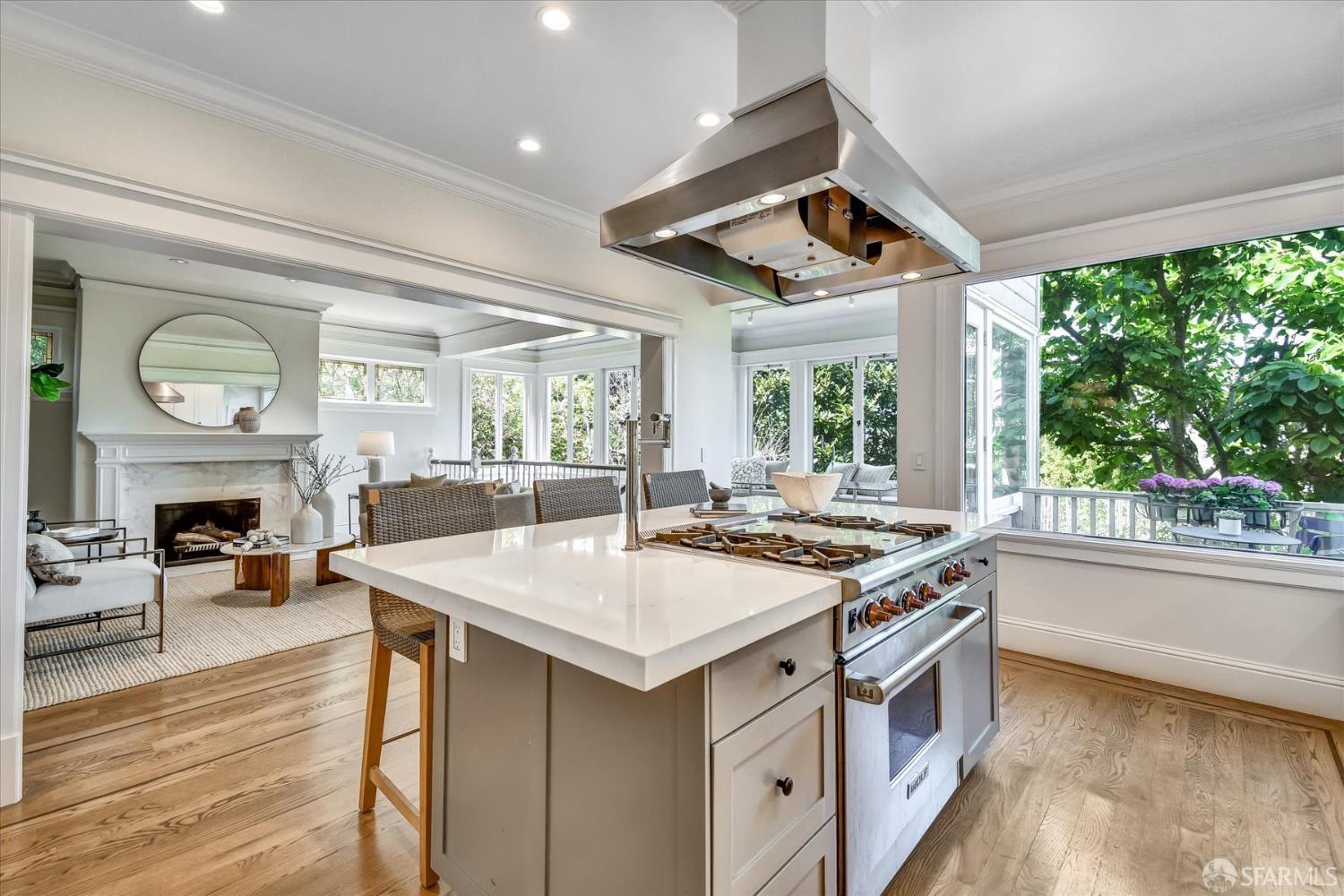 Detail Gallery Image 17 of 61 For 1028 Lombard St, San Francisco,  CA 94109 - 4 Beds | 3/1 Baths