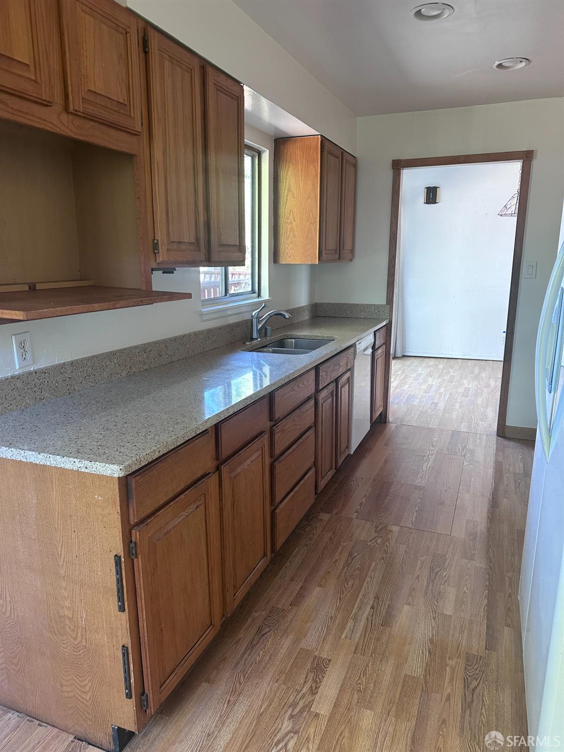 Detail Gallery Image 8 of 17 For 2425 Geraldine Dr, Pleasant Hill,  CA 94523 - 3 Beds | 1 Baths