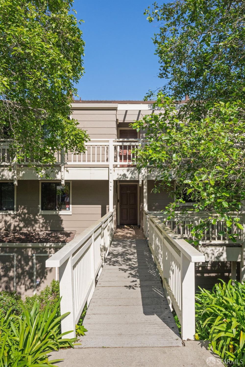 Detail Gallery Image 4 of 51 For 2411 Lupine Ct, Daly City,  CA 94014 - 3 Beds | 2 Baths