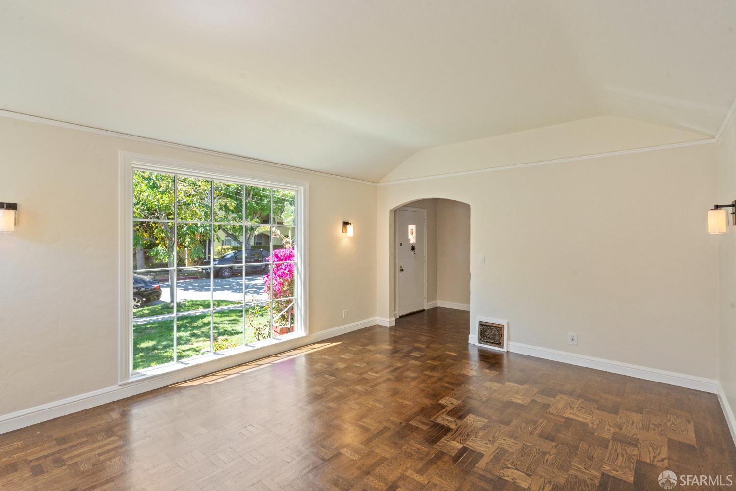 Detail Gallery Image 10 of 40 For 1232 Capuchino Ave, Burlingame,  CA 94010 - 2 Beds | 1/1 Baths