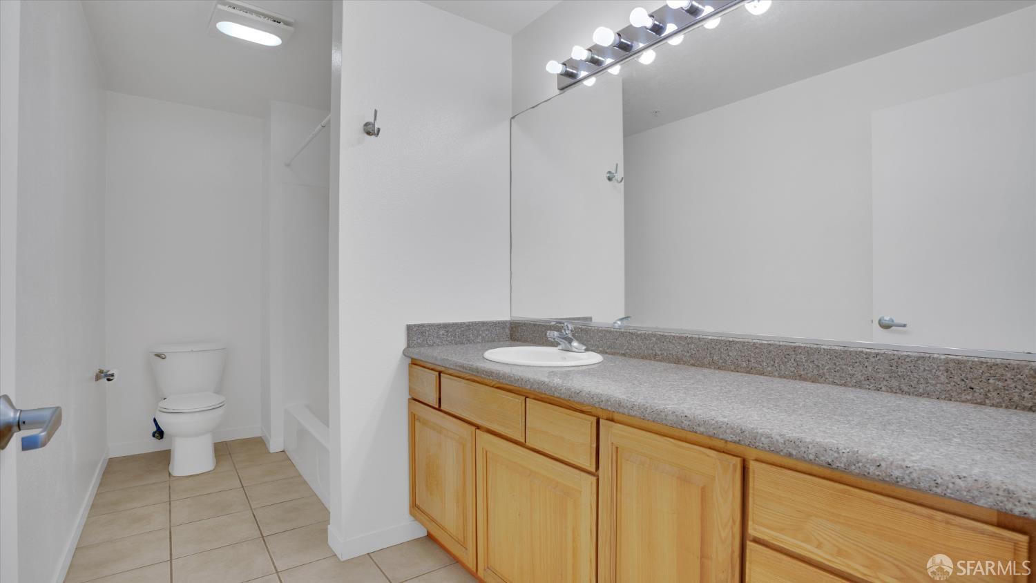 Photo #7: 425068816 Listing: Photo #7
