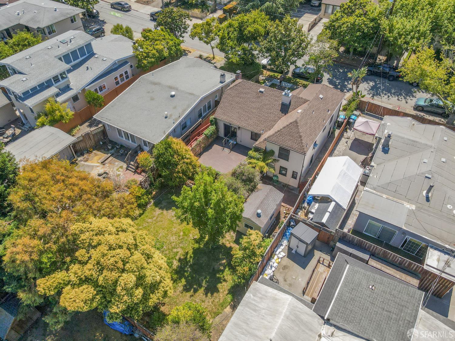 Detail Gallery Image 6 of 40 For 1232 Capuchino Ave, Burlingame,  CA 94010 - 2 Beds | 1/1 Baths
