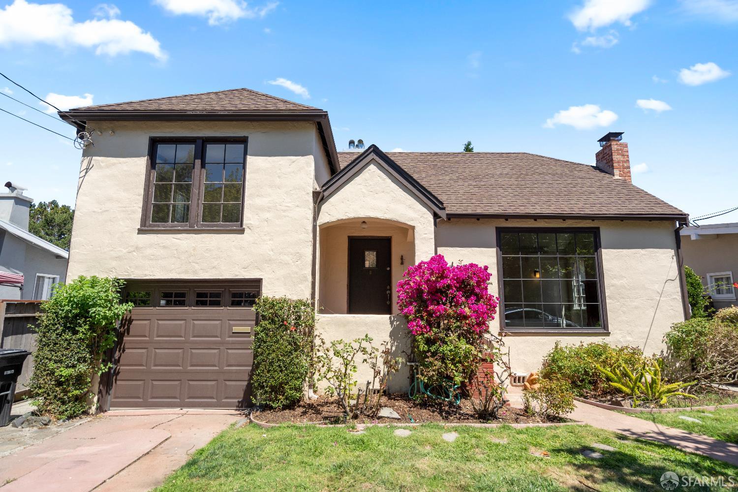 Detail Gallery Image 2 of 40 For 1232 Capuchino Ave, Burlingame,  CA 94010 - 2 Beds | 1/1 Baths