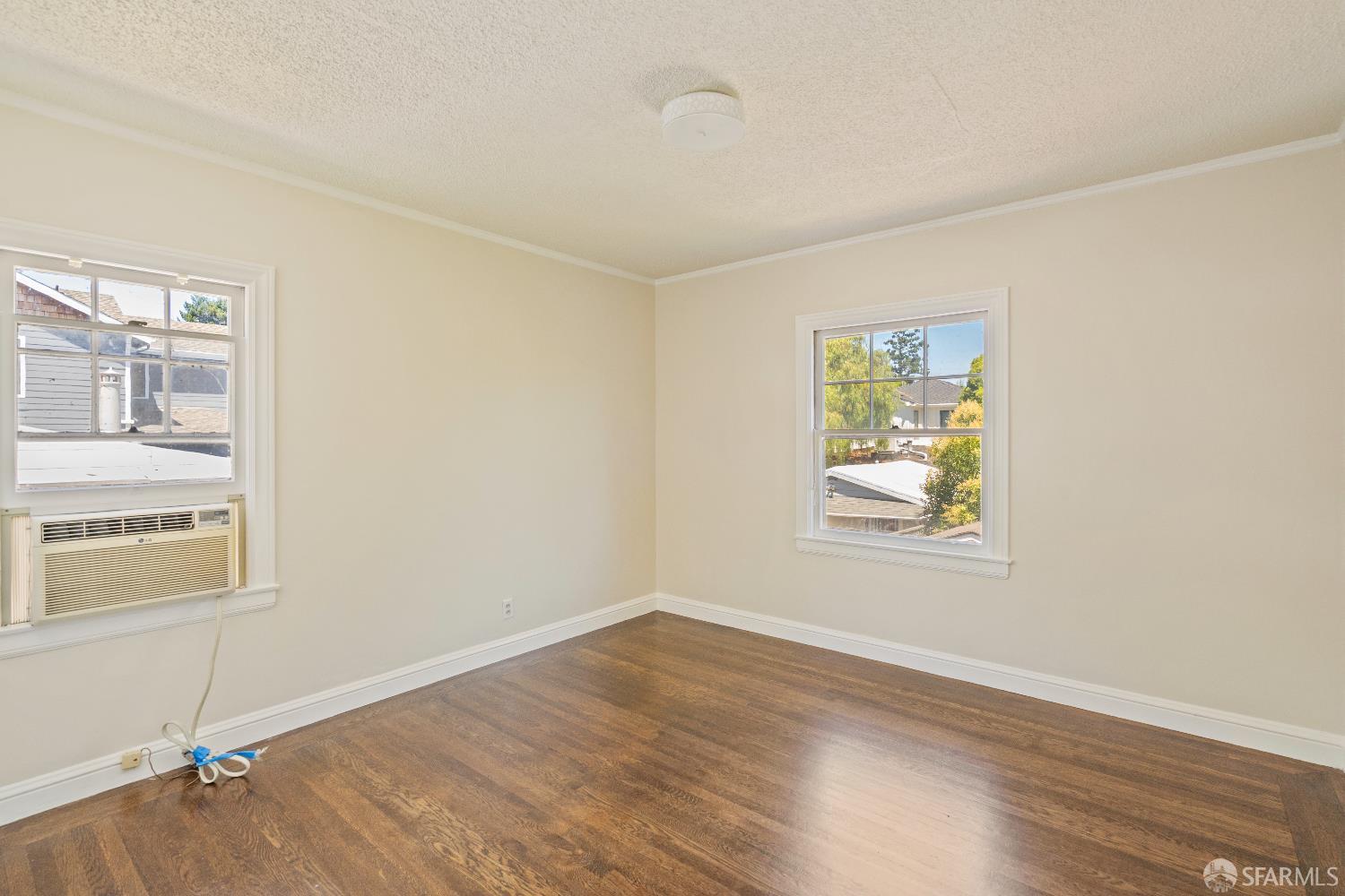 Detail Gallery Image 23 of 40 For 1232 Capuchino Ave, Burlingame,  CA 94010 - 2 Beds | 1/1 Baths
