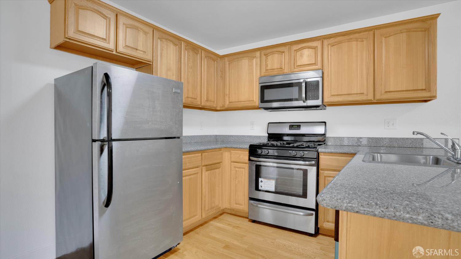 Photo #3: 425068816 Listing 