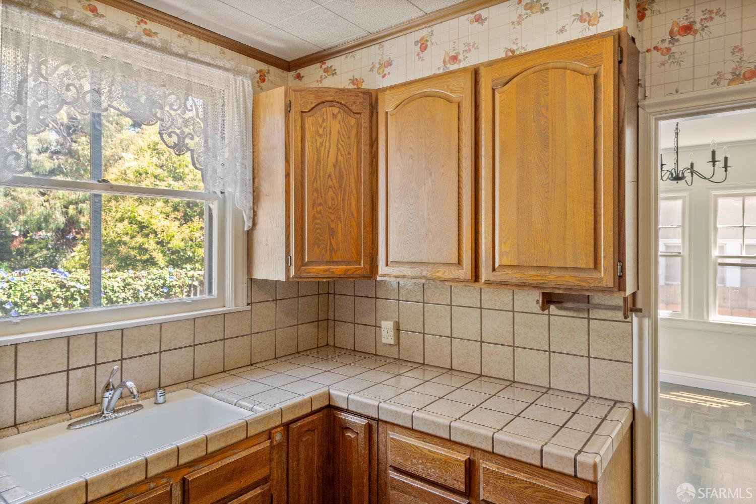Detail Gallery Image 20 of 40 For 1232 Capuchino Ave, Burlingame,  CA 94010 - 2 Beds | 1/1 Baths