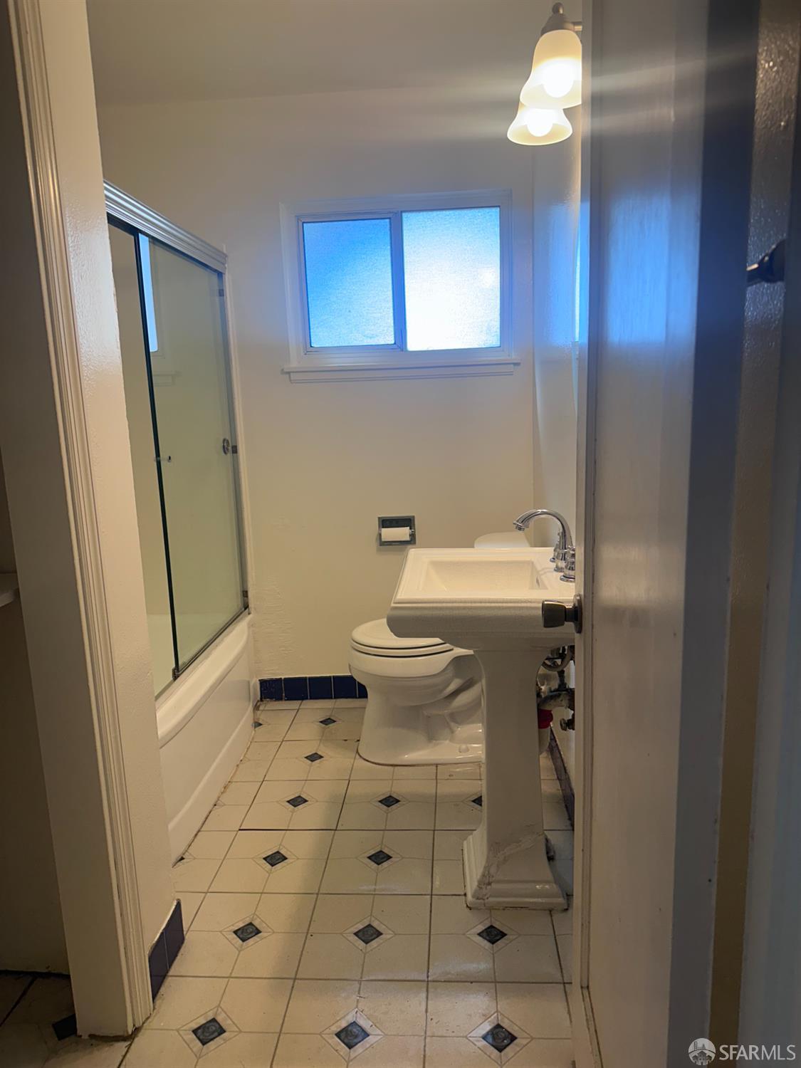 Detail Gallery Image 5 of 17 For 2425 Geraldine Dr, Pleasant Hill,  CA 94523 - 3 Beds | 1 Baths