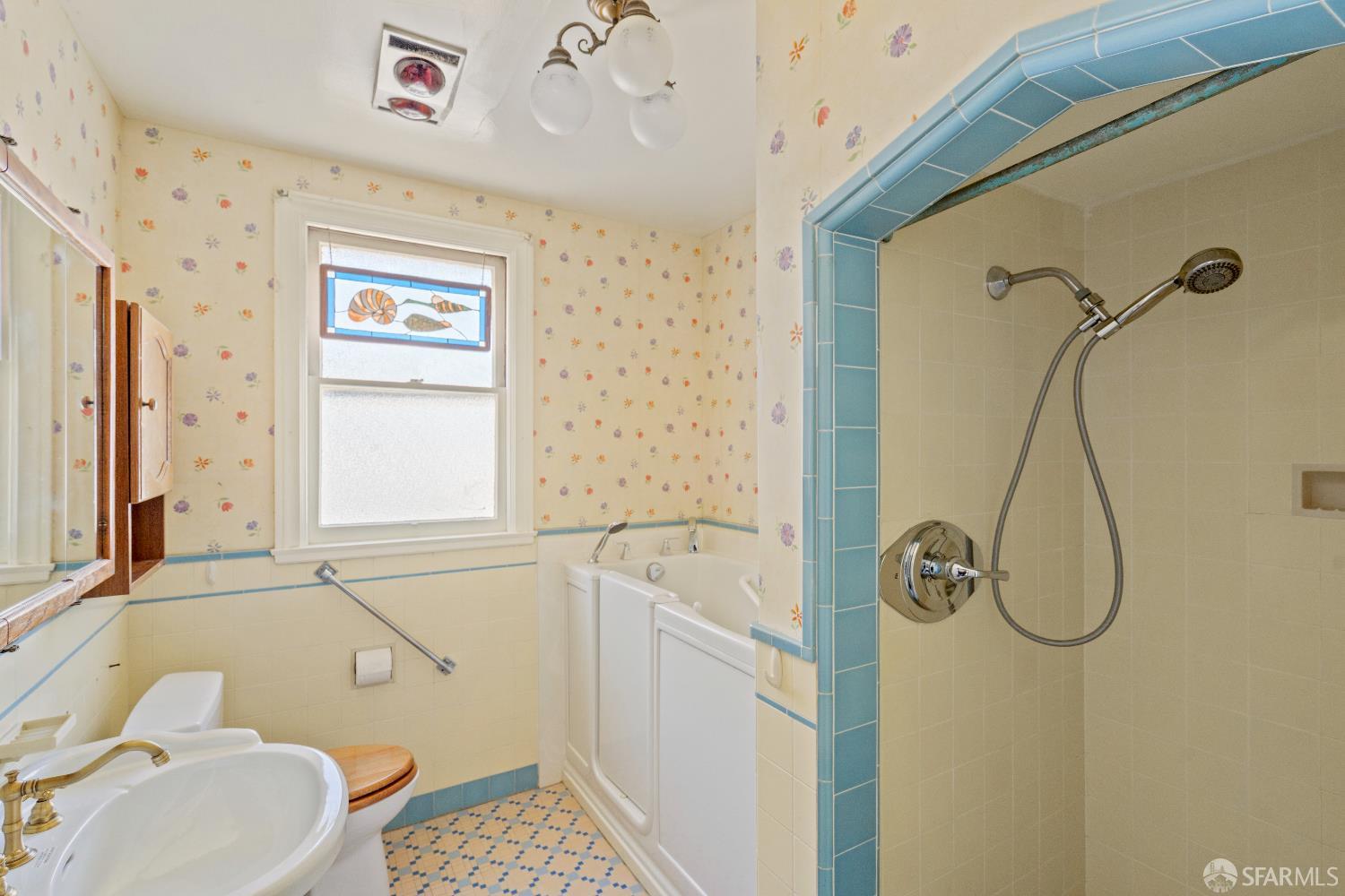 Detail Gallery Image 26 of 40 For 1232 Capuchino Ave, Burlingame,  CA 94010 - 2 Beds | 1/1 Baths