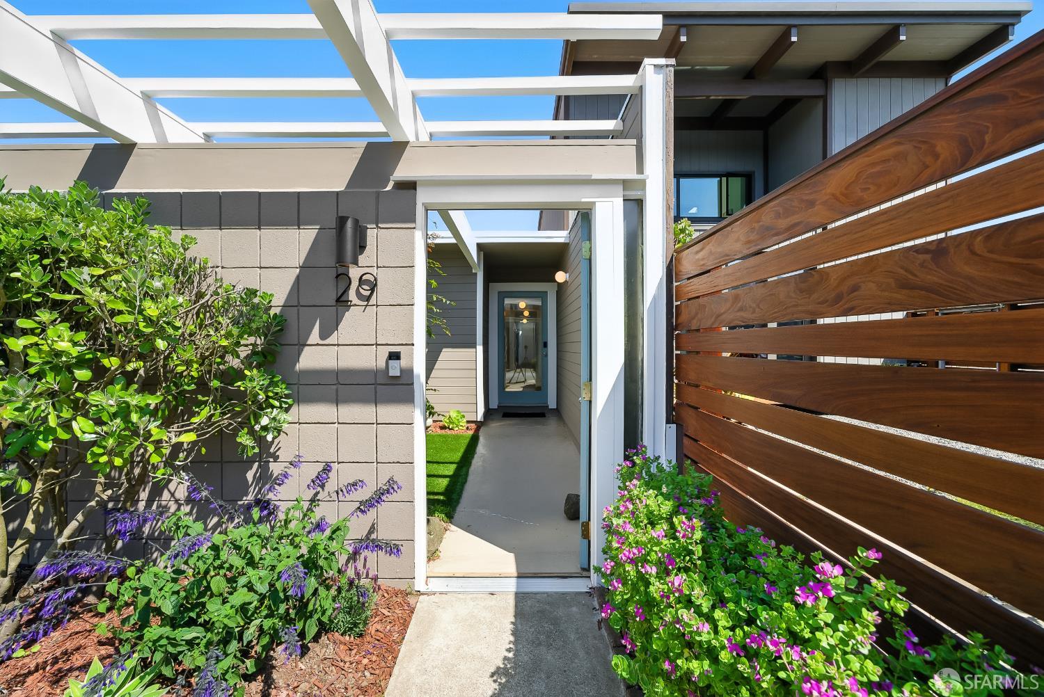 Detail Gallery Image 2 of 41 For 29 Cameo Way, San Francisco,  CA 94131 - 4 Beds | 2/1 Baths