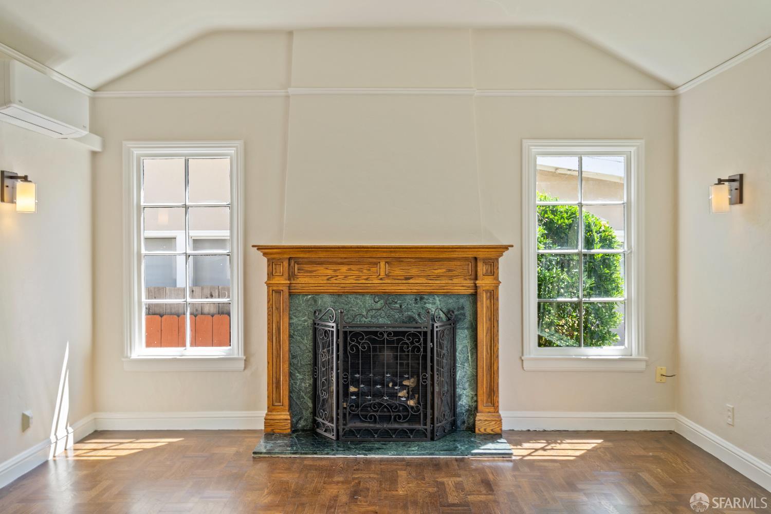 Detail Gallery Image 12 of 40 For 1232 Capuchino Ave, Burlingame,  CA 94010 - 2 Beds | 1/1 Baths
