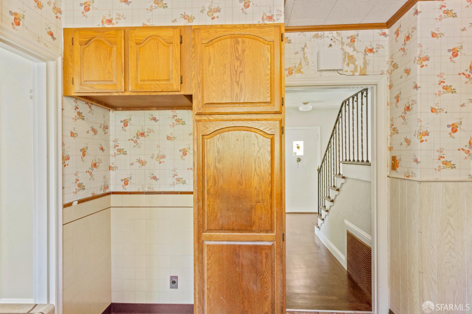Detail Gallery Image 22 of 40 For 1232 Capuchino Ave, Burlingame,  CA 94010 - 2 Beds | 1/1 Baths